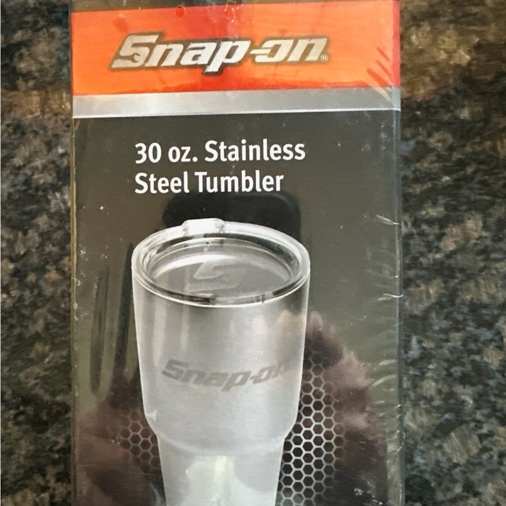 Snap-on Stainless Steel 30 oz Tumbler in Silver
